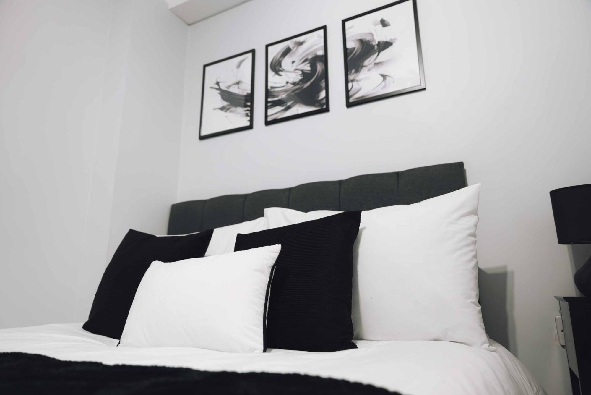 Stylish 2-bed In Stratford Apartment *